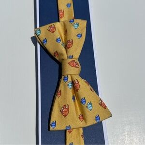 Chaps Tropical Fish Swimming 100% Yellow Silk Bow Tie